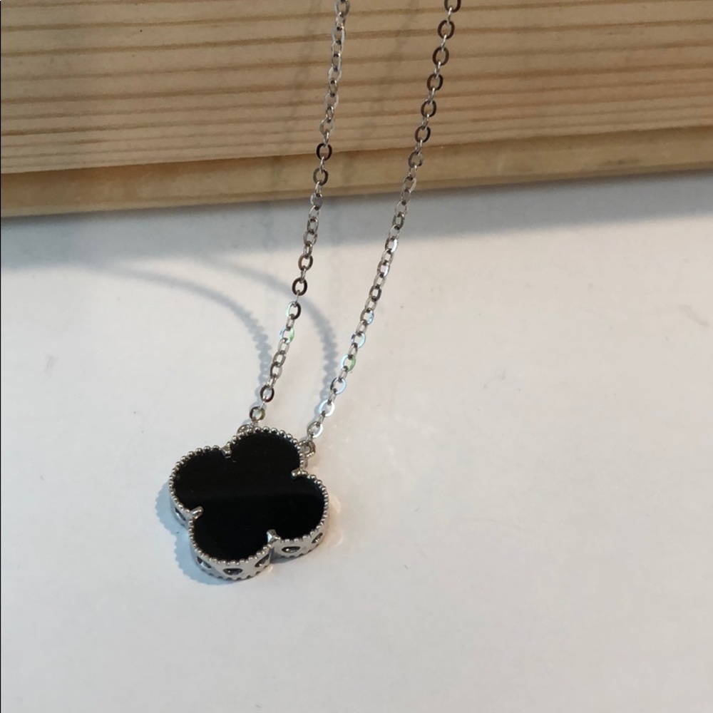 18K white gold with black Jade necklace